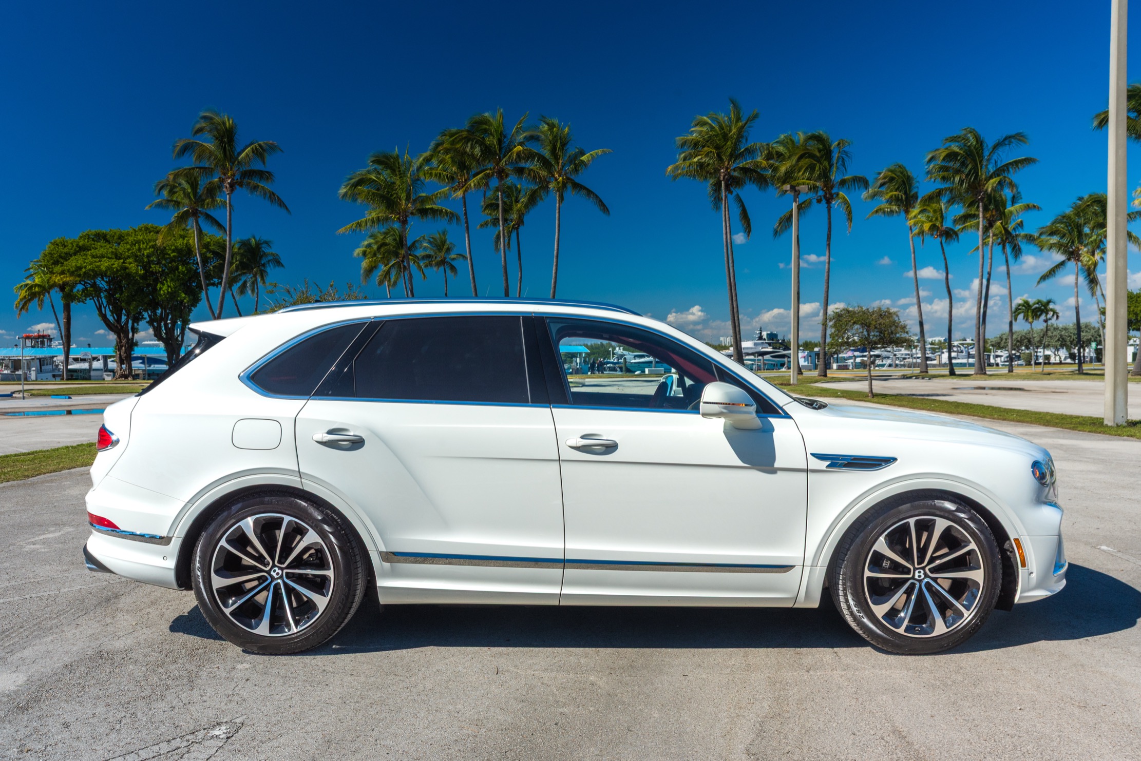 Bentley Bentayga β 2