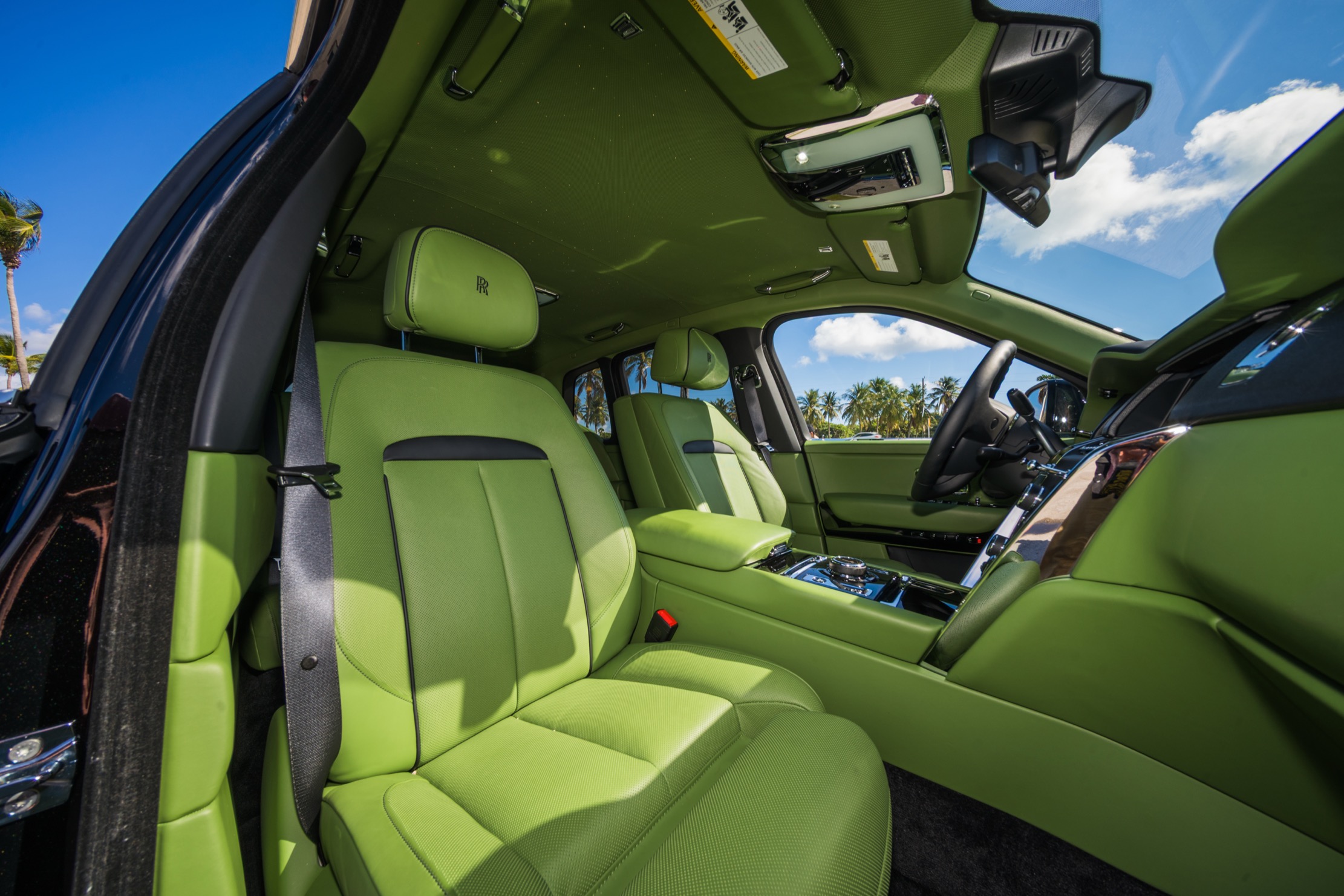 Rolls-Royce Cullinan β 6